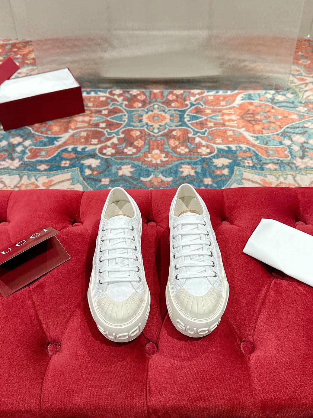 002 Sneaker